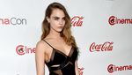 Parade Gaya Necis dan Stylish Cara Delevingne