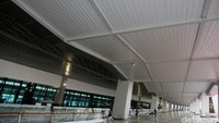 Masih ada sejumlah pekerjaan ringan di sekitar bandara.