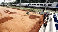 Kereta rel listrik commuter line direncanakan beroperasi hingga Cikarang awal tahun 2018.