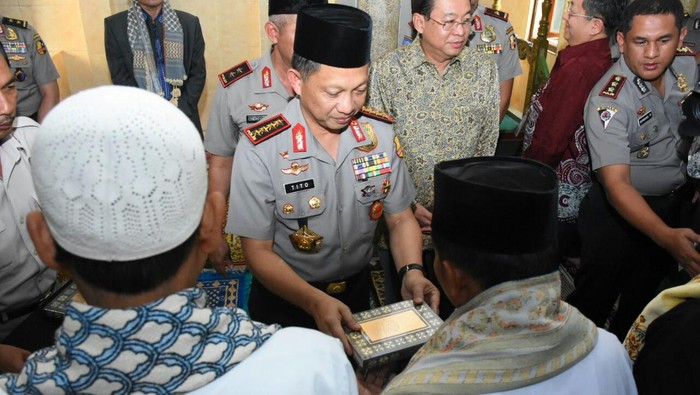 Kapolri Tito Sumbang 1.000 Alquran di Kampung Nelayan Semarang