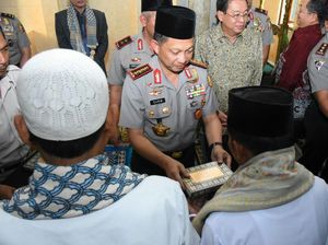 Kapolri Tito Sumbang 1.000 Alquran di Kampung Nelayan Semarang