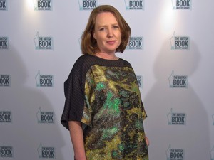 Berkat Girl on the Train, Paula Hawkins Masuk Daftar Penulis Terkaya