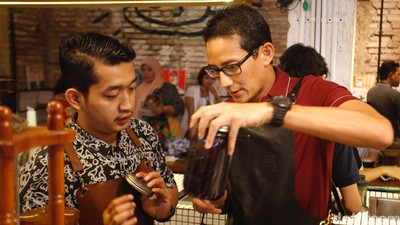 Sandiaga Jadi Barista Kopi