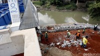 Double-double track dibangun untuk memisahkan jalur antara kereta jarak jauh dan commuter line.