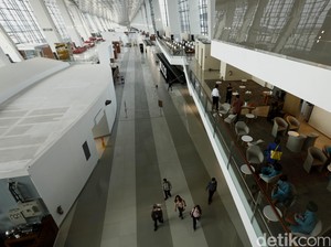 Detik-detik Senpi Anggota Polri Meletus Saat Dikosongkan di Soetta