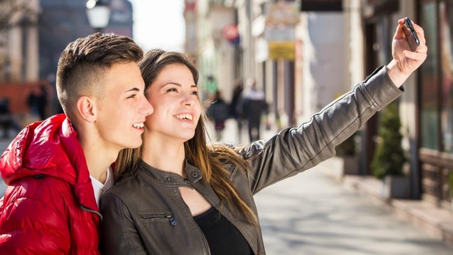 Fenomena ABG Pamer Foto Mesra