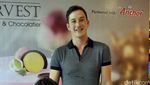 Mike Lewis dan Putra Semata Wayangnya