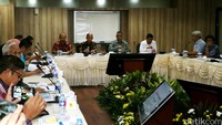 Sofyan Basir dan Arcandra Tahar menggelar rapar koordinasi. Jajaran direksi PLN juga hadir dalam rapat tersebut.