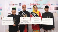 Abang None Jakarta 2016 jatuh kepada Taufik Hidayat dari Jakarta Timur dan Yasmine Kurnia dari Kepulauan Seribu. Mereka berhak atas hadiah Rp 100 juta.
