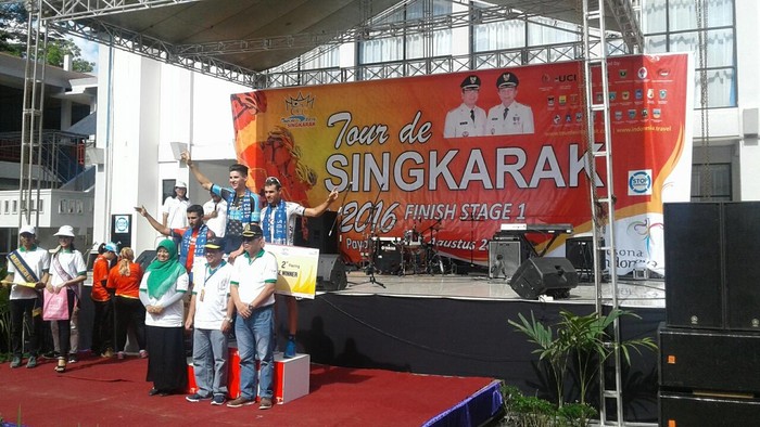 Dylan Newberry Juarai Etape Pertama Tour de Singkarak