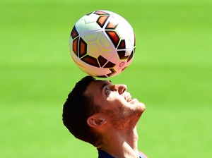 Vermaelen Tak Sabar Main bersama Totti
