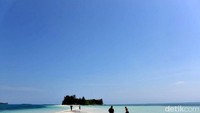 Pulau Morotai juga tak kalah indah. Punya fenomena laut belah (Moksa/detikTravel)