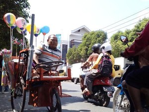 Mengenal Ketang, Pria Difabel Penjual Mainan di Kota Mojokerto