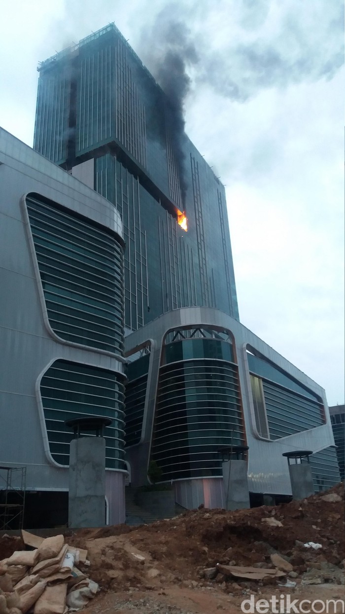 Polisi: 2 Korban Tewas karena Lepas Genggaman dari Tali Sling yang Panas