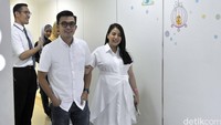 Lahirnya jam 04.30 subuh pecah ketuban di rumah pas lagi tidur, ujar Tya saat ditemui di RSIA Bunda Menteng, Jakarta Pusat, Sabtu (6/8/2016). 