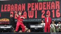 Dalam acara tersebut, para pendekar menunjukan kebolehannya dalam melakukan silat Betawi.