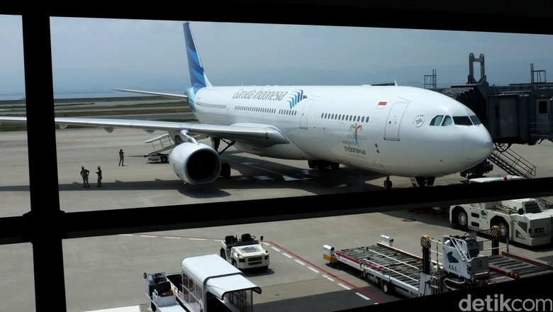 Garuda Indonesia Pecah Ban Saat Mendarat di Kualanamu