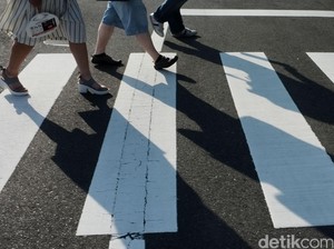Turis Rusia Ngamuk Usai Diklakson Warlok
