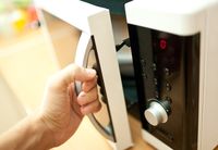 Niat Desinfeksi Uang Rp 6 Juta di Microwave, Hasilnya Uang Terbakar!