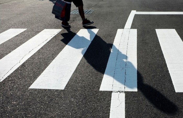 Pejalan kaki menyebrang Jalan di area zebra cros.   dikhy sasra/ilustrasi/detikfoto