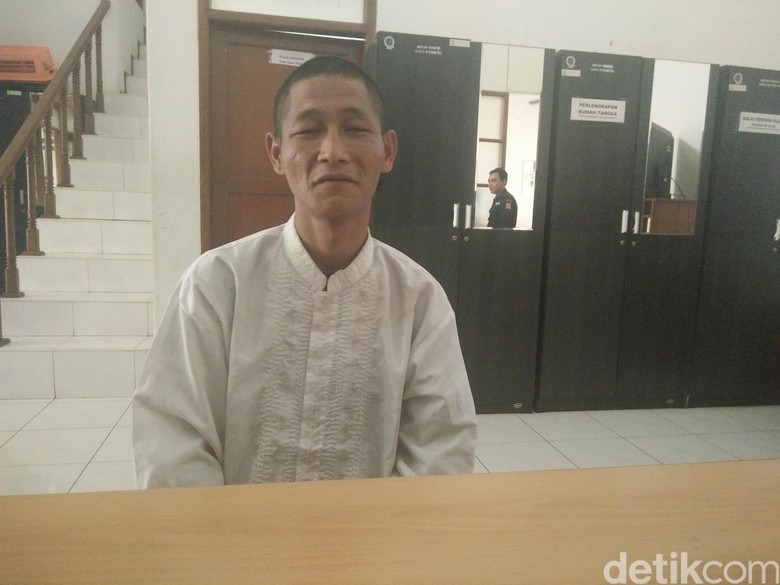 Ditawari Ridwan Kamil Jadi Penyapu Jalan, Begini Respons Alexander Ditawari Ridwan Kamil Jadi Penyapu Jalan, Begini Respons Alexander