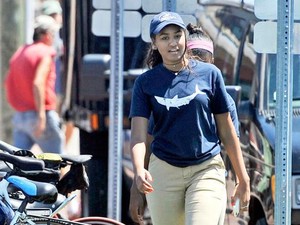 Viral Putri Barack Obama Pakai Bikini Sambil Merokok, Gaya Hidupnya Dikritik