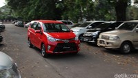 Tak lupa juga, Toyota sudah melengkapi Calya dengan sensor parkir. Jadi, untuk memarkir mobil, Anda akan dimudahkan.