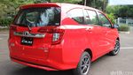 Mengendarai Toyota Calya