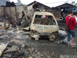 Api Sudah Padam, Kebakaran di Pondok Bambu Juga Hanguskan 4 Mobil