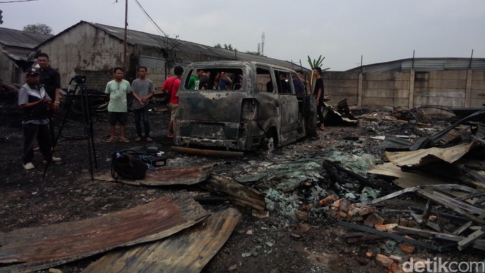 3 Warga Terluka dalam Kebakaran di Duren Sawit