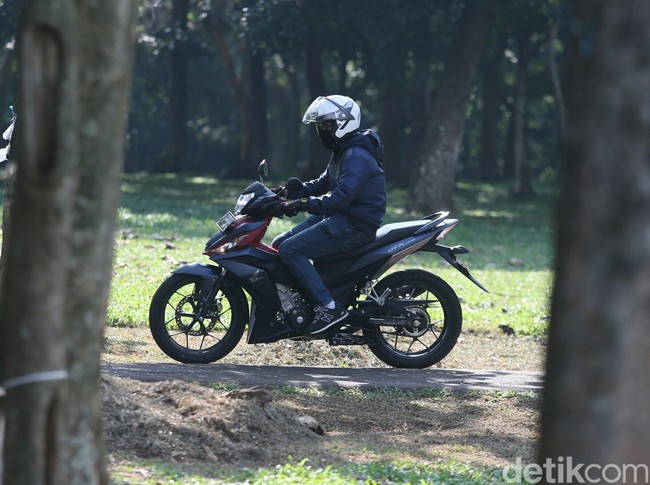 Melibas Kemacetan Jakarta dengan All New Honda Supra GTR 150