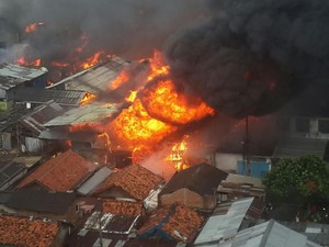 Yang Terbakar di Pondok Bambu: Rumah, Bangunan Liar Pedagang Gorengan dan Meubel