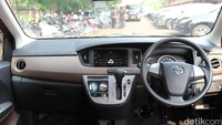 Berikut tampilan interior Toyota Calya versi lama. Foto: Rangga Rahadiansyah