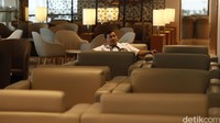 Nyamannya Executive Lounge Garuda Indonesia. Seperti diketahui, Executive Lounge Garuda Indonesia dilengkapi dengan beberapa fasilitas, di antaranya VIP Room, Nursery Room, Smoking Room, Difable Rest Room dan lain-lain.