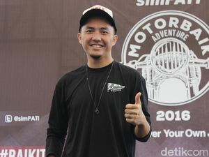 Omesh: Istri Saya Lebih Jago Naik Motor