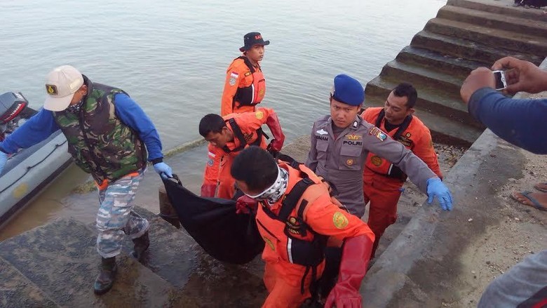 Wisatawan Hanyut Ditelan Ombak Pantai Setro Gondo Mayit