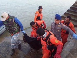 Wisatawan Hanyut Ditelan Ombak Pantai Setro Gondo Mayit Ditemukan