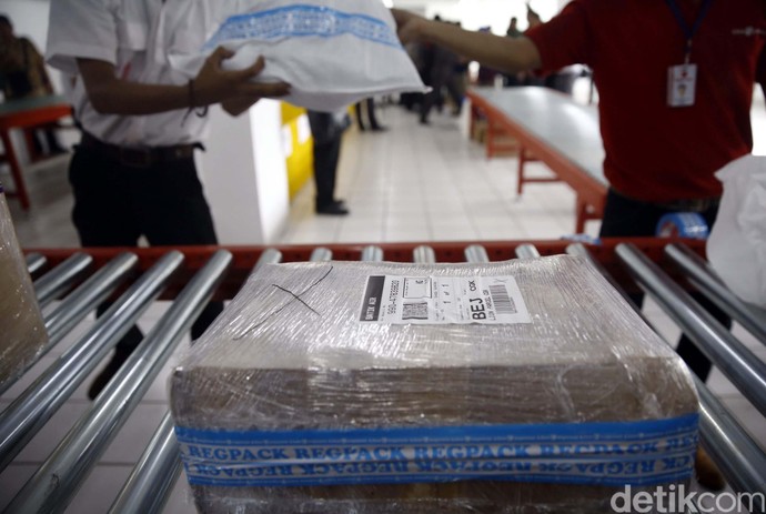 Pengiriman paket valas