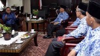 Pertemuan tersebut berlangsung di ruang kerja pimpinan MPR Komplek Parlemen, Senayan, Jakarta.