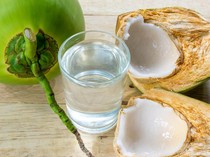 Catat! Orang dengan 5 Penyakit Ini Dilarang Konsumsi Air Kelapa