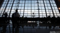 Bandara kebanggaan kita, Soekarno Hatta International Airport juga masuk dalam daftar bandara yang paling sibuk sedunia. Selama libur Natal ini, Soetta akan melayani 1.297.949 orang penumpang. (Reno Hastukrisnapati Widarto/detikTravel)
