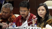 KPU menjelaskan mengenai adanya perubahan proses penyelesaian dan pengesahan peraturan KPU mengenai tahapan pilkada 2017 dan beberapa hal lain teknis yang terkait persiapannya.