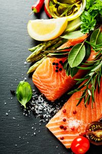 Protein bisa bersumber dari salmon.