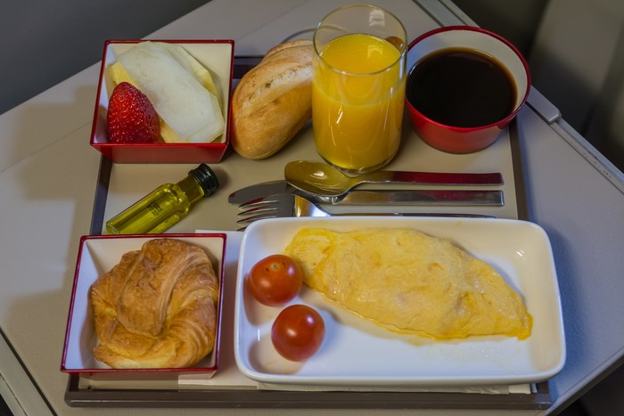 Tersedak Saat Makan di Pesawat, Penumpang Qatar Airways Ini Berakhir Tewas - Update 1