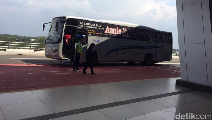 Alternatif transportasi ke T3 Ultimate Bandara Soekarno-Hatta: taksi, bus Damri hinga shuttle bus (Foto: Rina Atriana/detikcom)