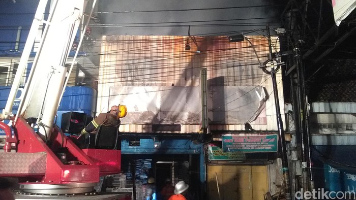 Kebakaran di Jalan Ahmad Yani Bandung Diduga Akibat Korsleting Listrik