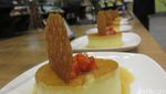 Menikmati Vanilla Bourbon Tea dengan Aneka Cake Mungil