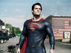 Henry Cavill Dikontrak Perankan Superman Satu Film Lagi
