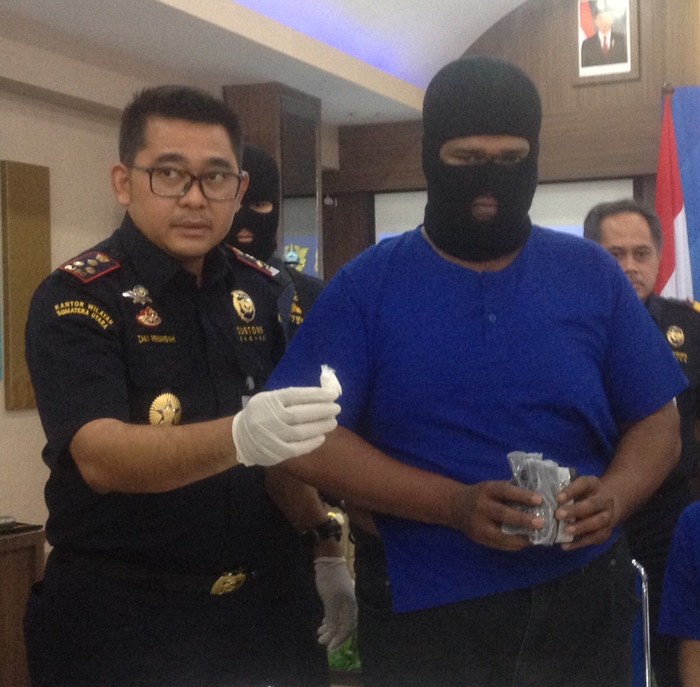Selundupkan Sabu 1 Kg di Selangkangan, WN Malaysia Dibekuk di Kualanamu