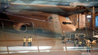Garuda Indonesia merupakan maskapai pertama yang menjajal terbang dari terminal tersebut. Dua penerbangan pun langsung dilakukan berturut-turut menuju Indonesia timur.